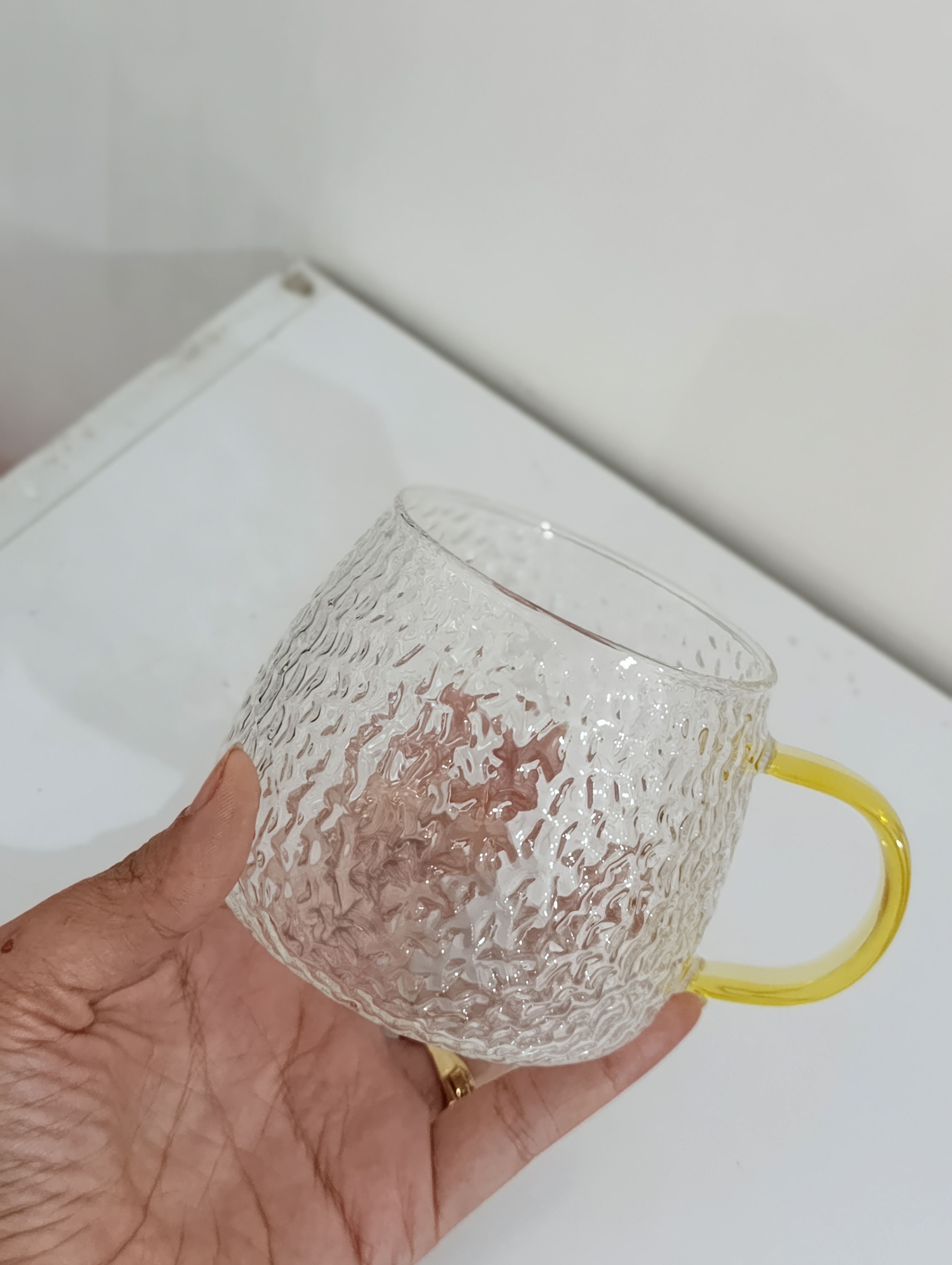 لیوان دسته طلایی